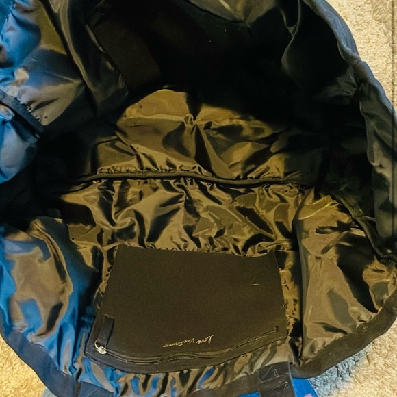 Victoria Secret Gorgeous Big Travel Detailed Bag. Carry everything with you. - Picture 3 of 7